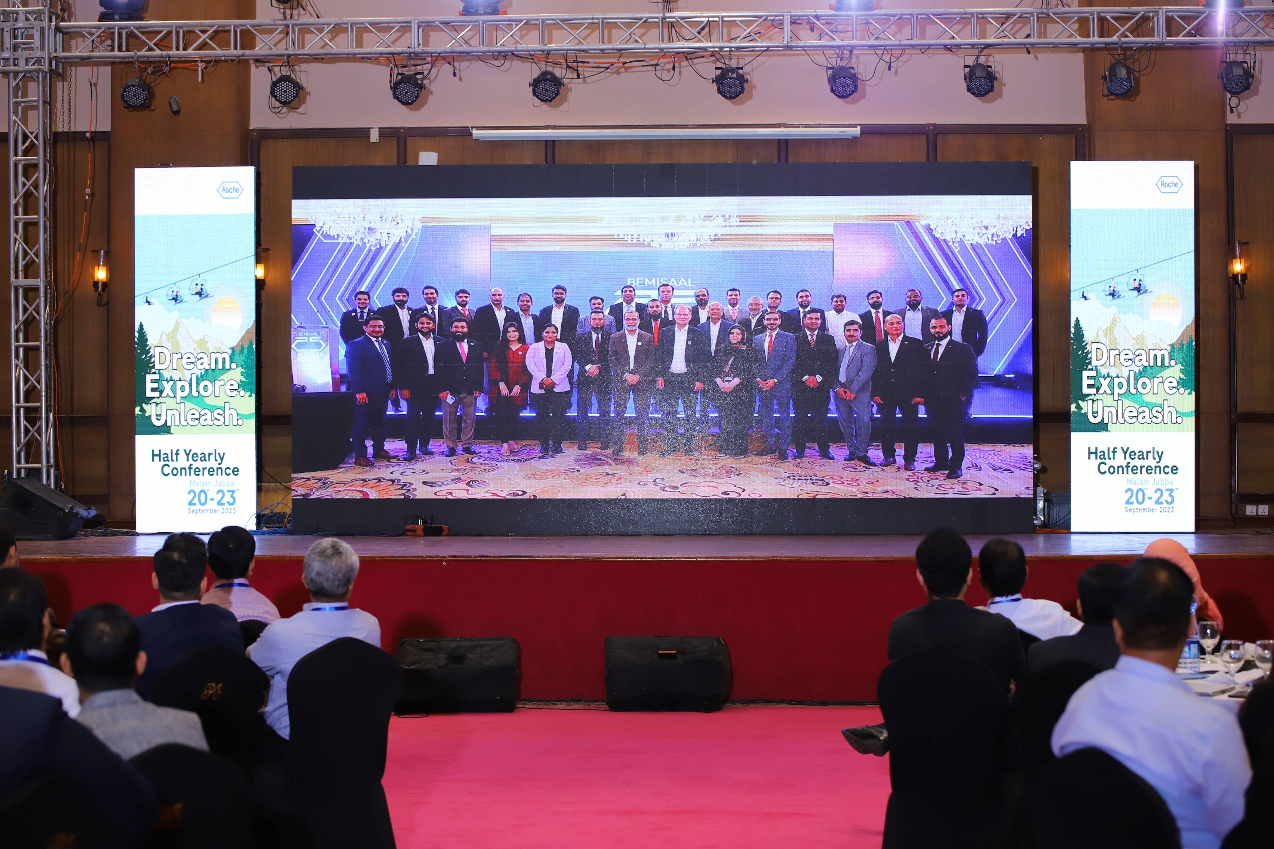 Corporate photograph 77